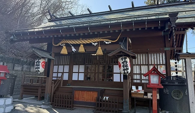 伊香保神社本殿木造建築與參拜區域